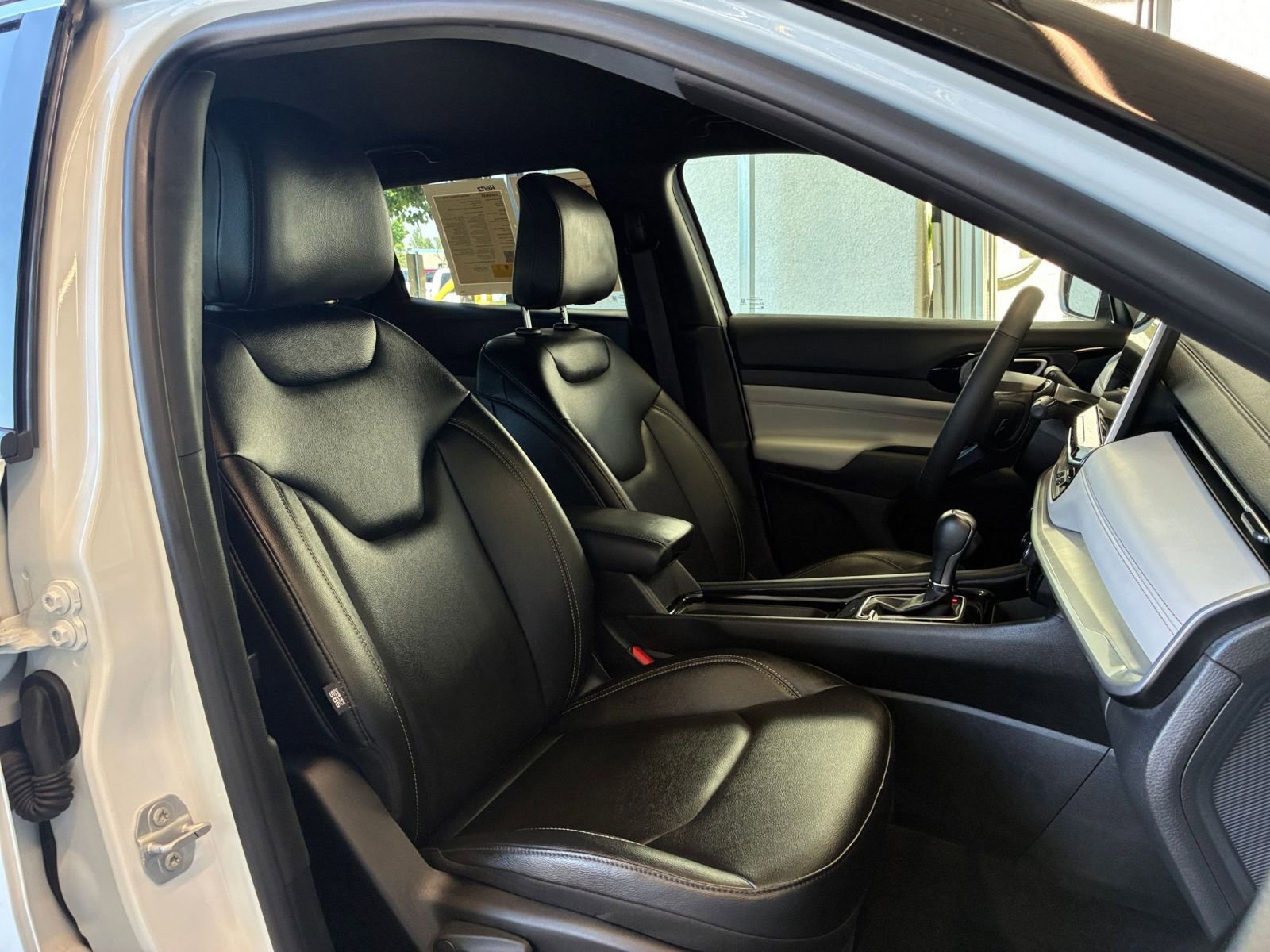 Used 2025 Jeep Compass Limited AWD/4WD image 36