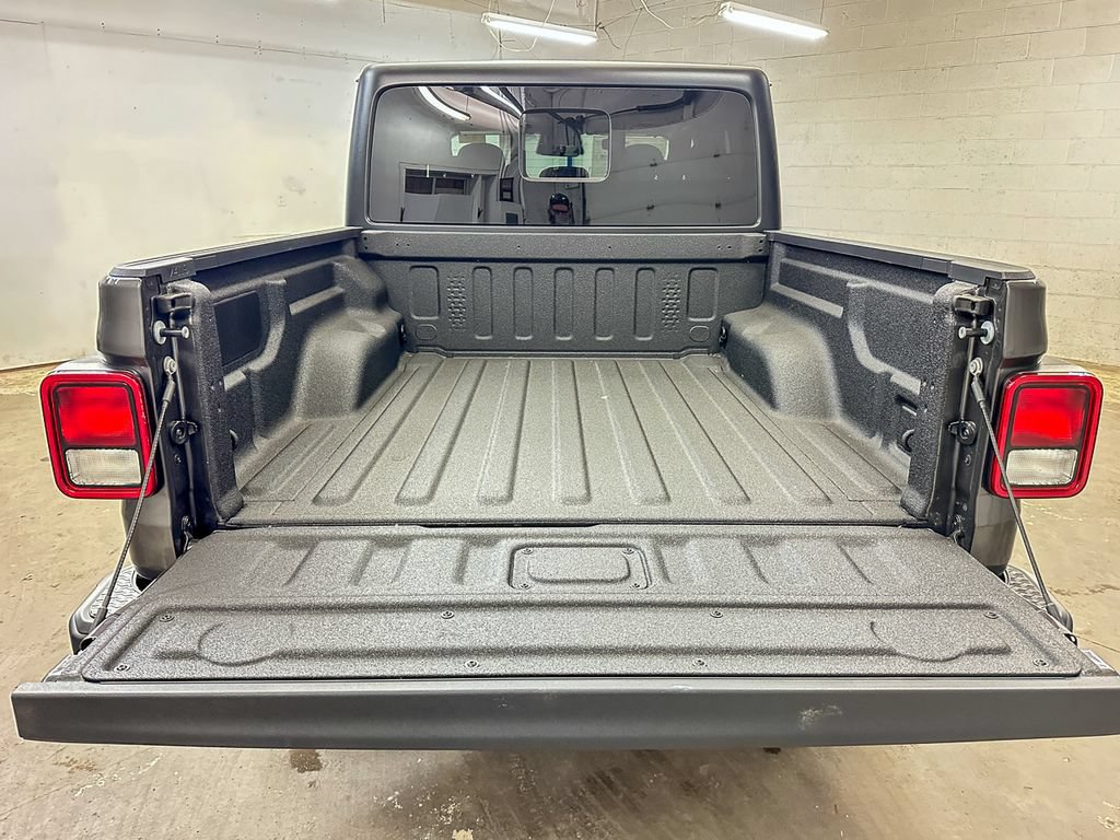 New 2026 Jeep Gladiator Sport AWD/4WD image 13