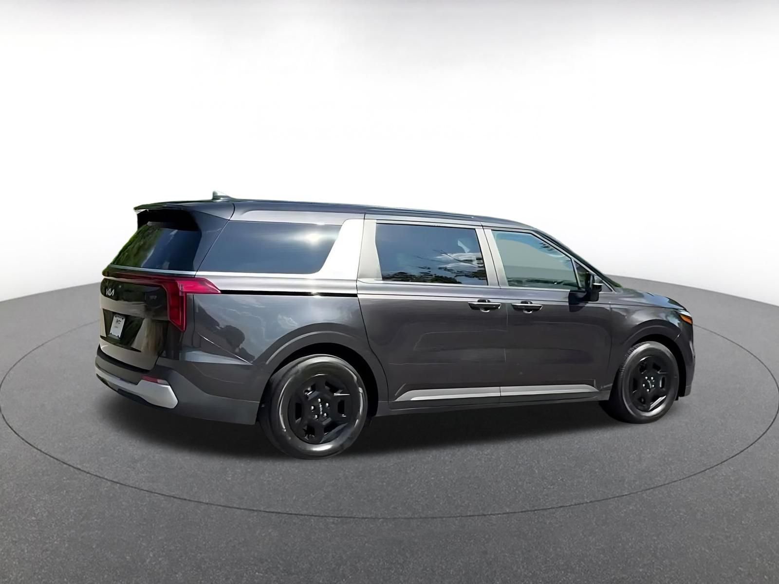 Used 2026 Kia Carnival FWD image 14