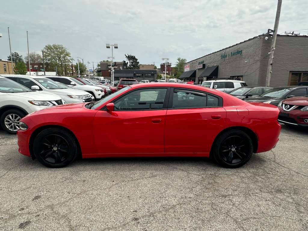 Used 2017 Dodge Charger SXT image 5