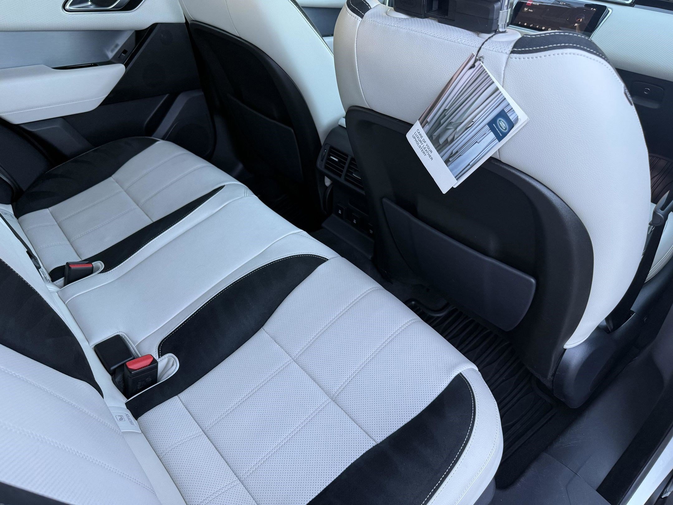 Used 2020 Land Rover Range Rover Velar R-Dynamic S image 37