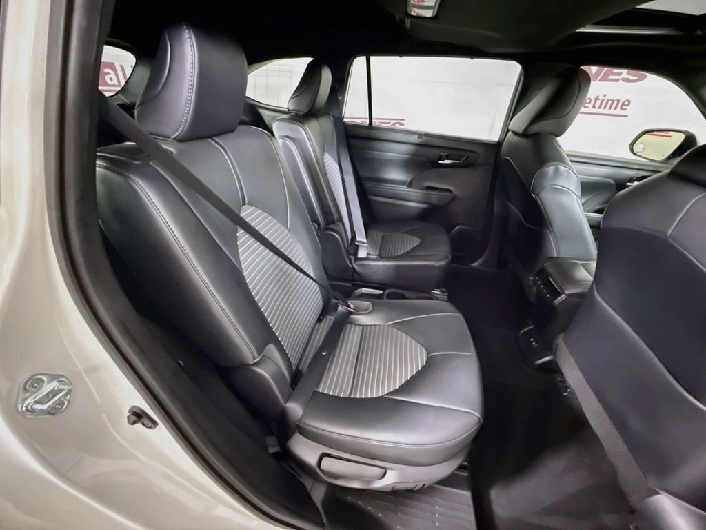Certified 2021 Toyota Highlander XSE AWD/4WD image 34
