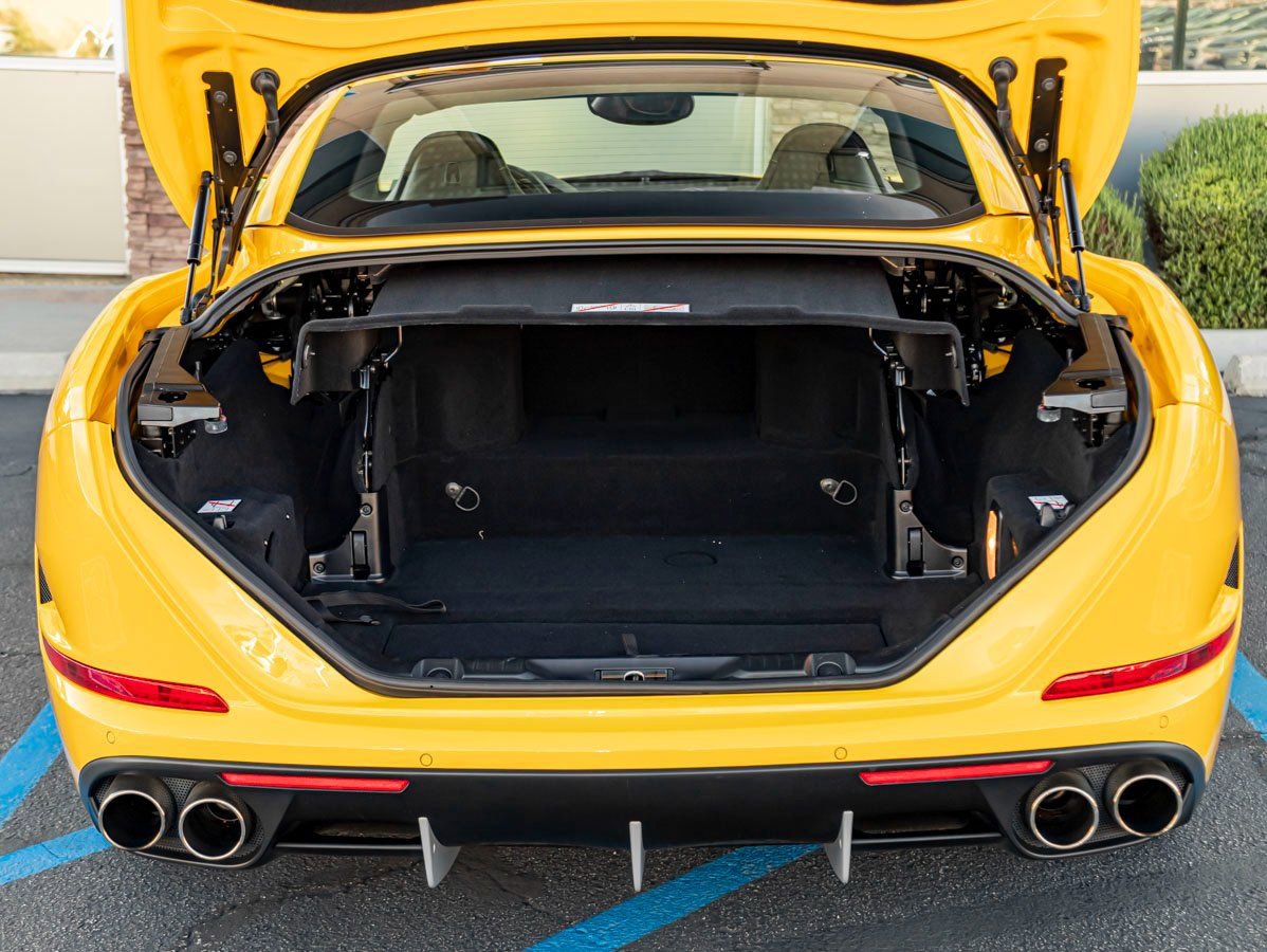 Used 2018 Ferrari California T image 23