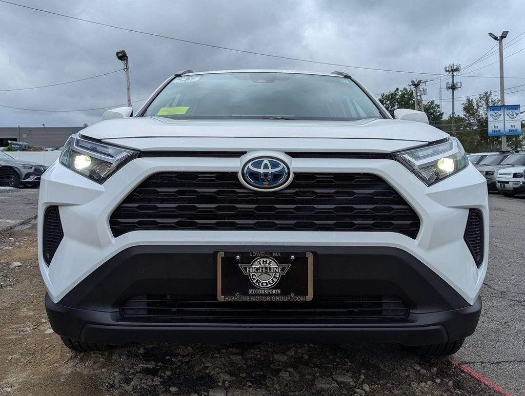 Used 2023 Toyota RAV4 XLE AWD/4WD image 4