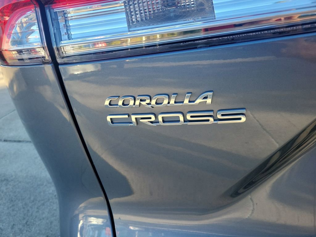 Certified 2025 Toyota Corolla Cross LE image 4