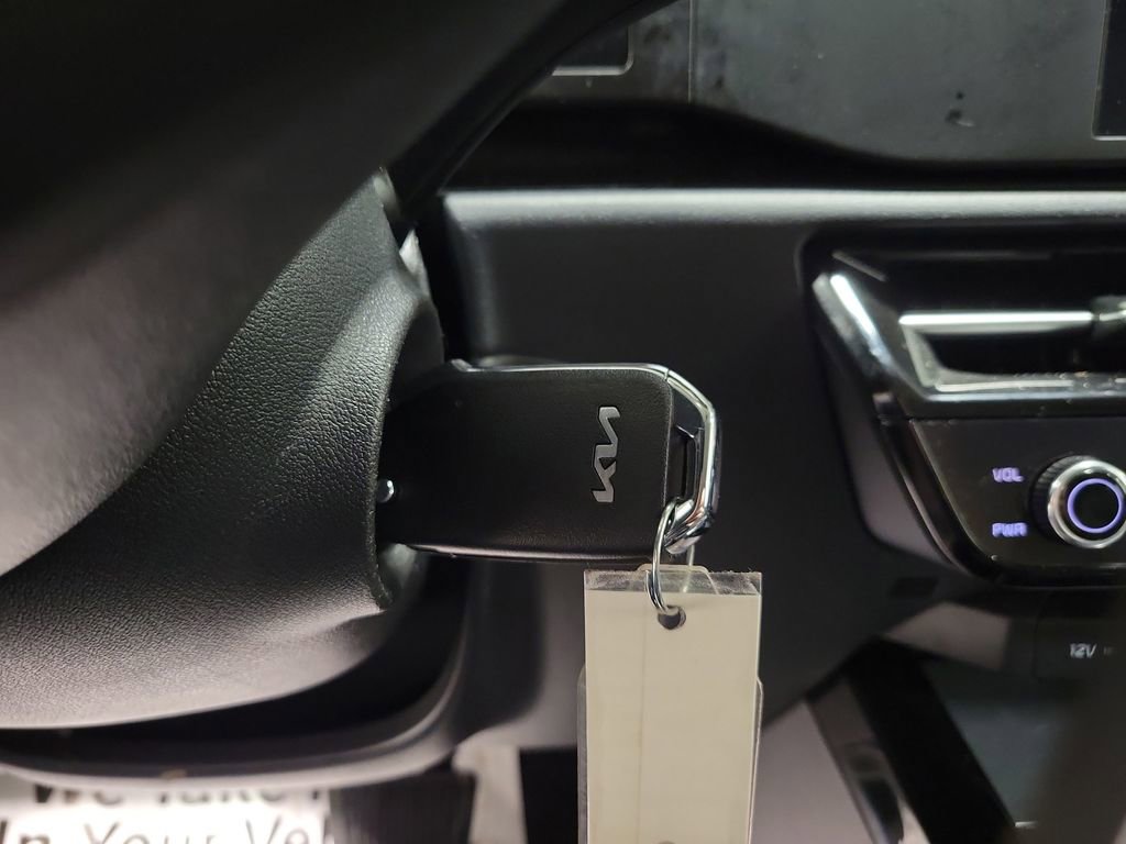 Used 2024 Kia Niro LX image 15