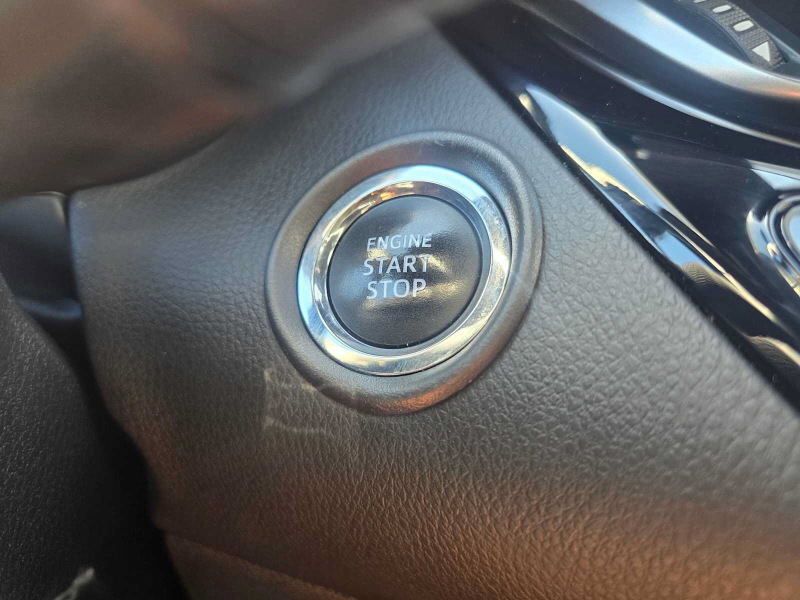 Used 2022 Toyota C-HR XLE FWD image 30