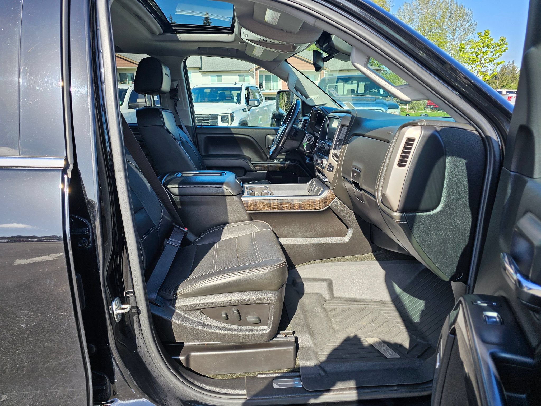 Used 2016 GMC Sierra 3500 Denali w/ Duramax Plus Package AWD/4WD image 34