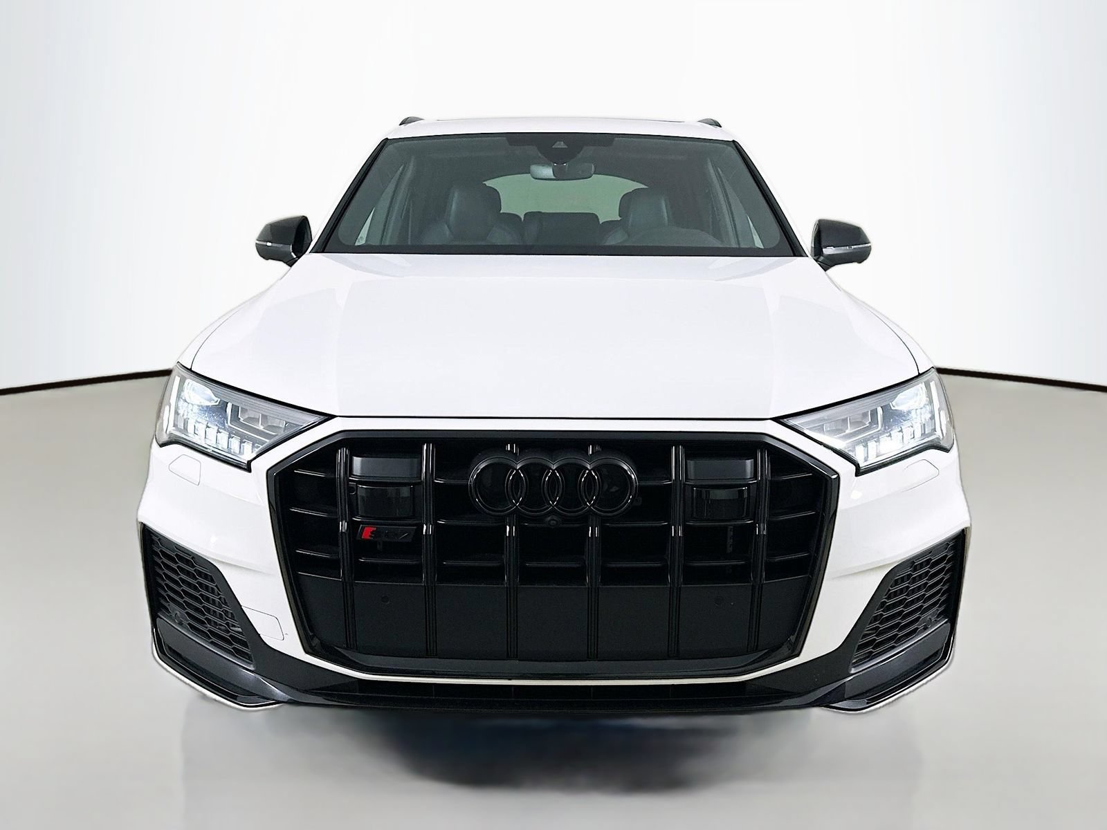 Used 2023 Audi SQ7 Premium Plus w/ Executive Package AWD/4WD image 2