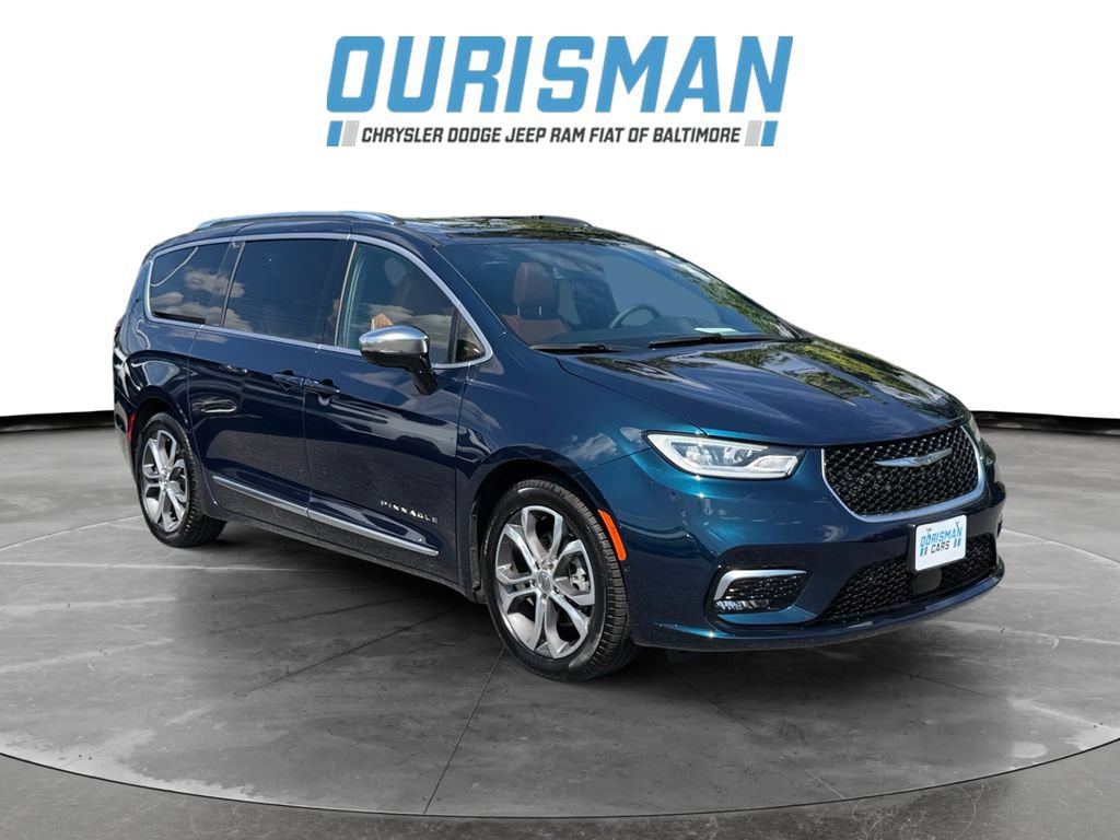 Used 2025 Chrysler Pacifica Pinnacle w/ Trailer Tow Group