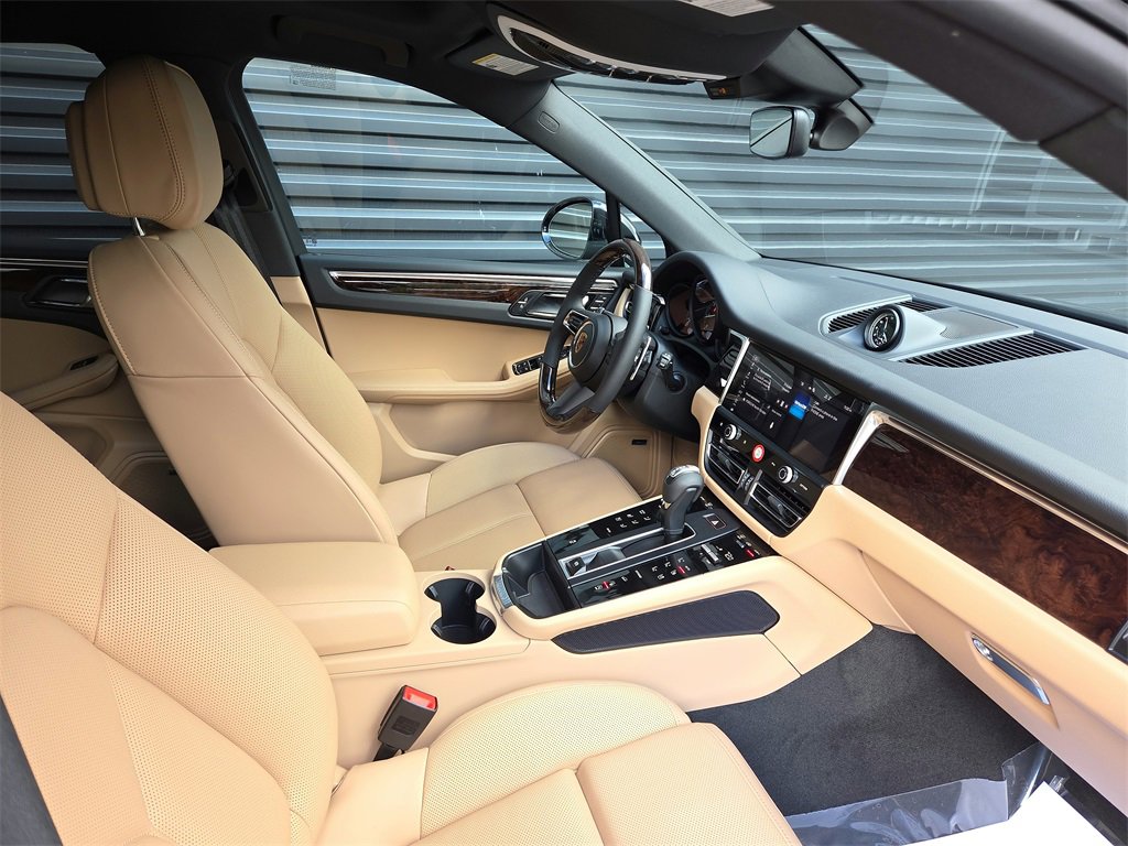 New 2026 Porsche Macan image 18