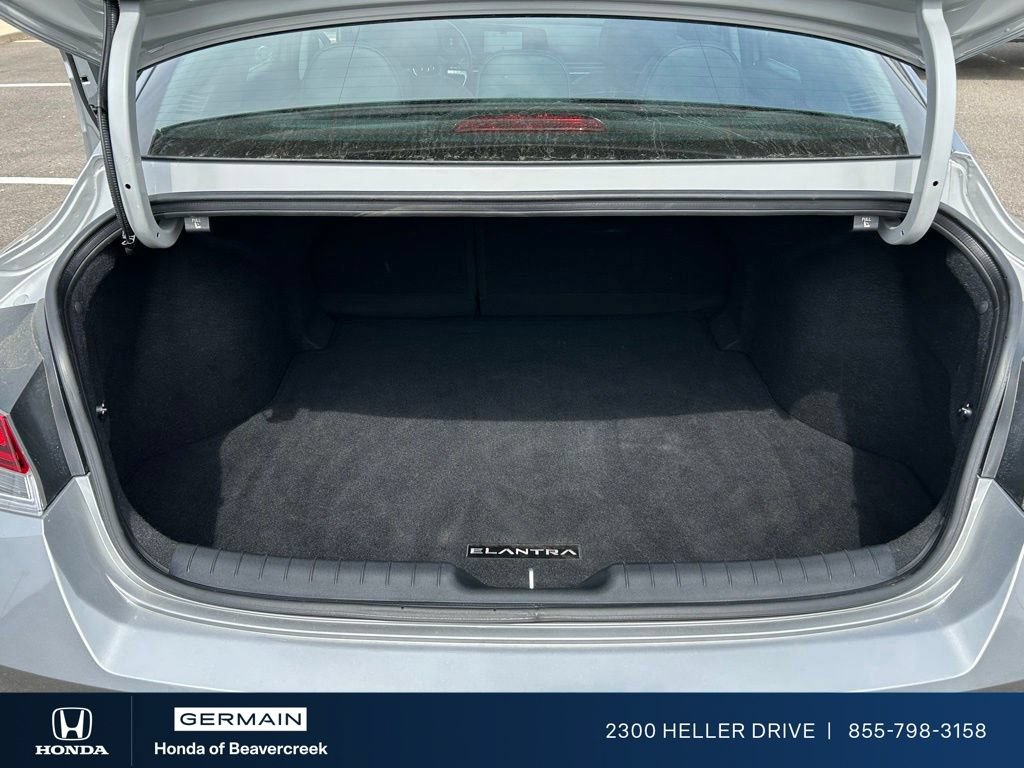 Used 2023 Hyundai Elantra Limited w/ Cargo Package FWD image 18