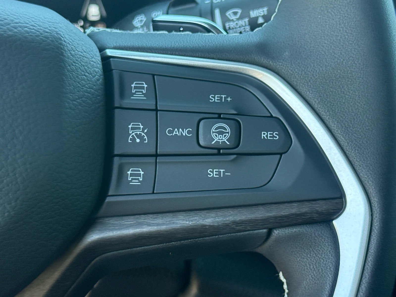 Used 2026 Jeep Grand Cherokee Limited w/ Limited Altitude Package AWD/4WD image 15