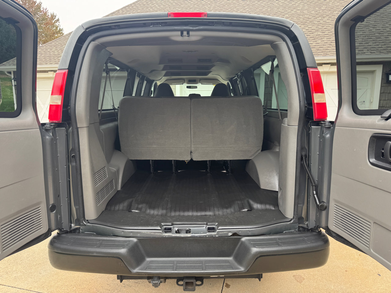 Used 2015 Chevrolet Express 3500 LS image 25