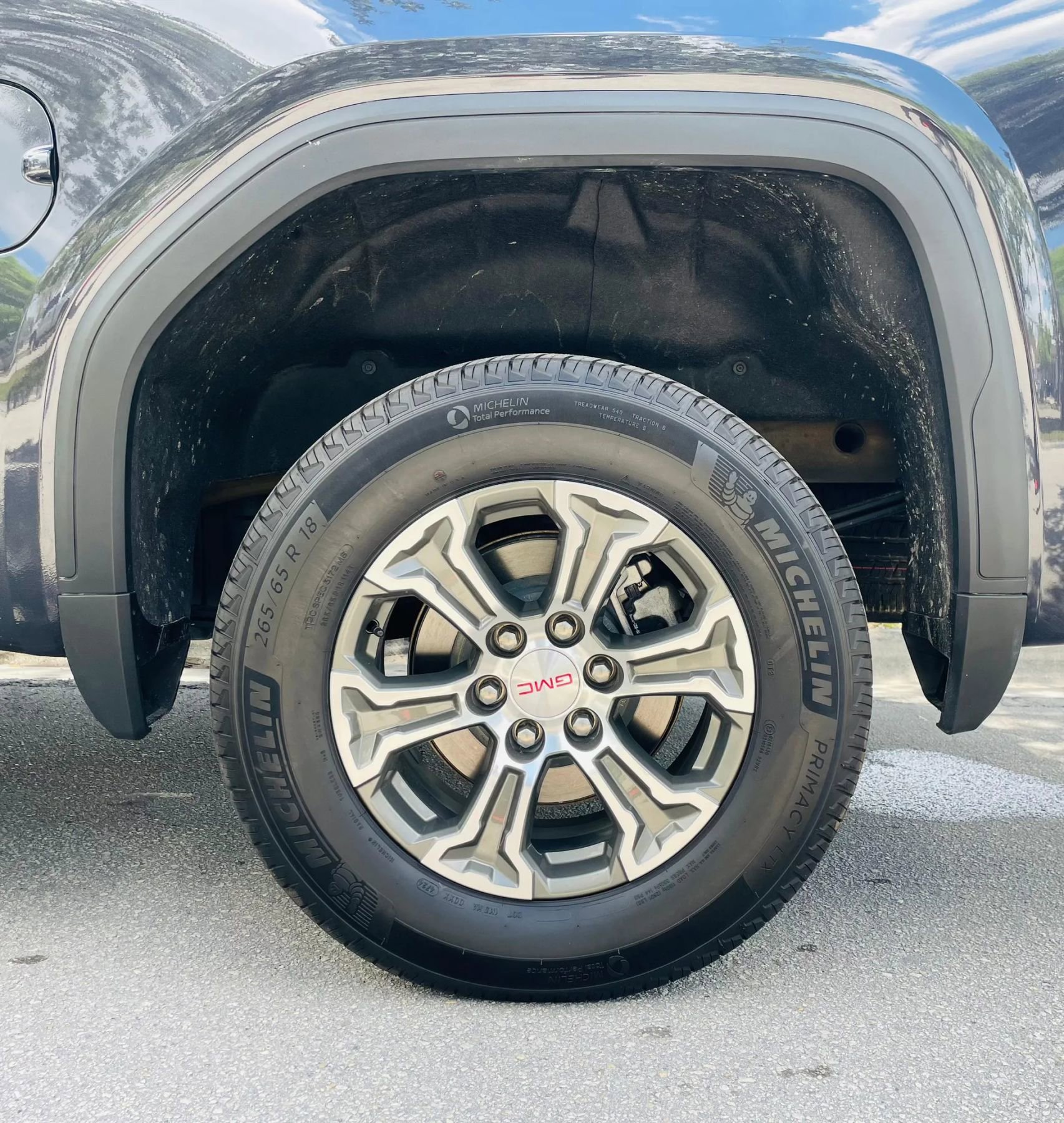 Used 2025 GMC Sierra 1500 SLT RWD image 17