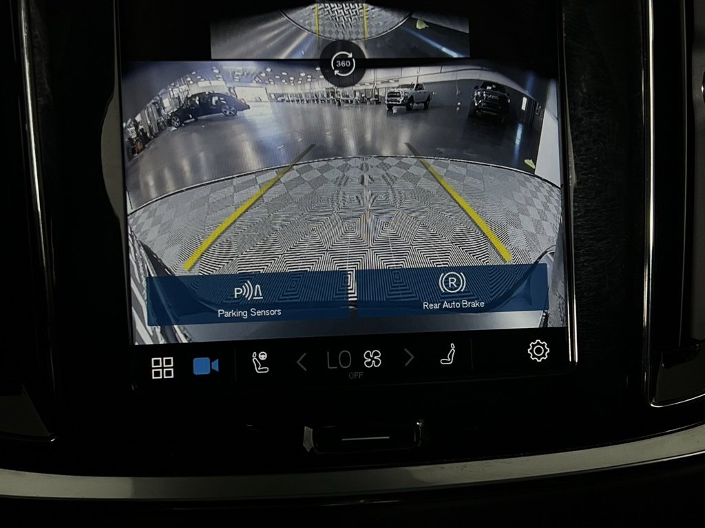 Used 2025 Volvo V60 B5 Cross Country Plus image 21