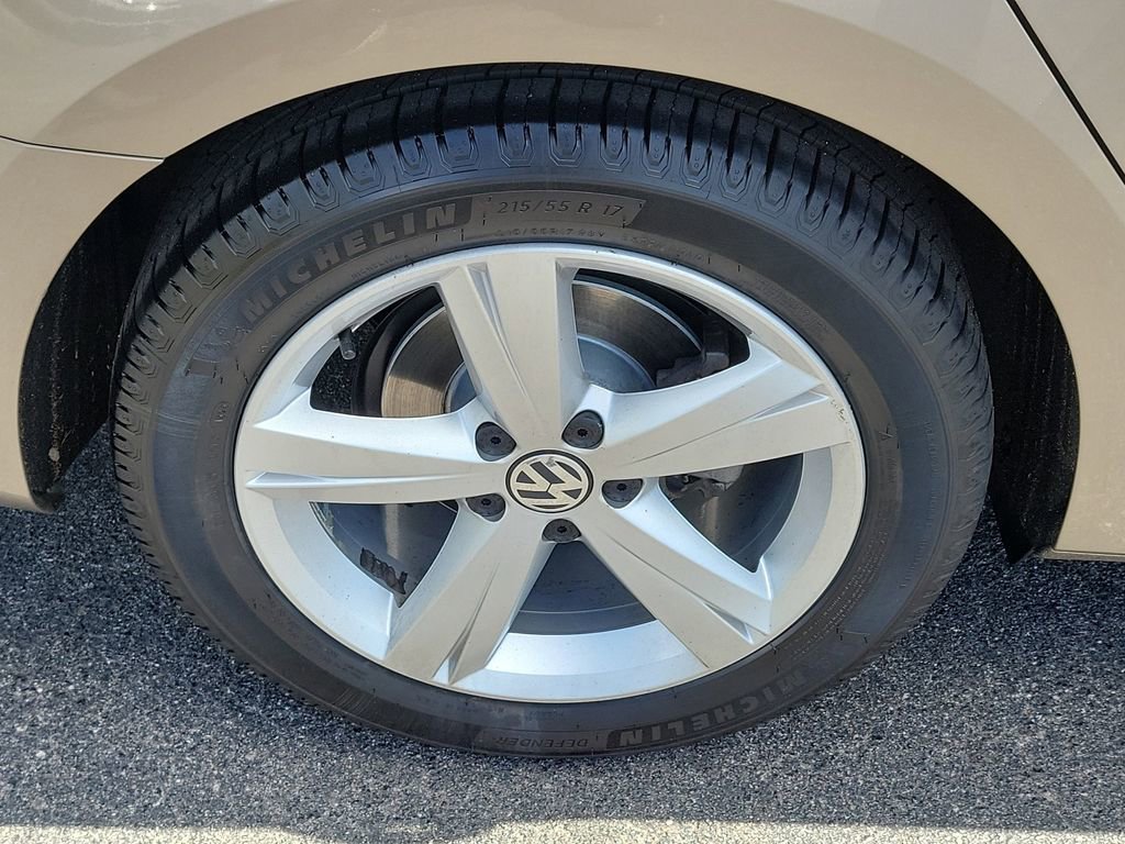 Used 2015 Volkswagen Passat 1.8T Limited Edition image 7