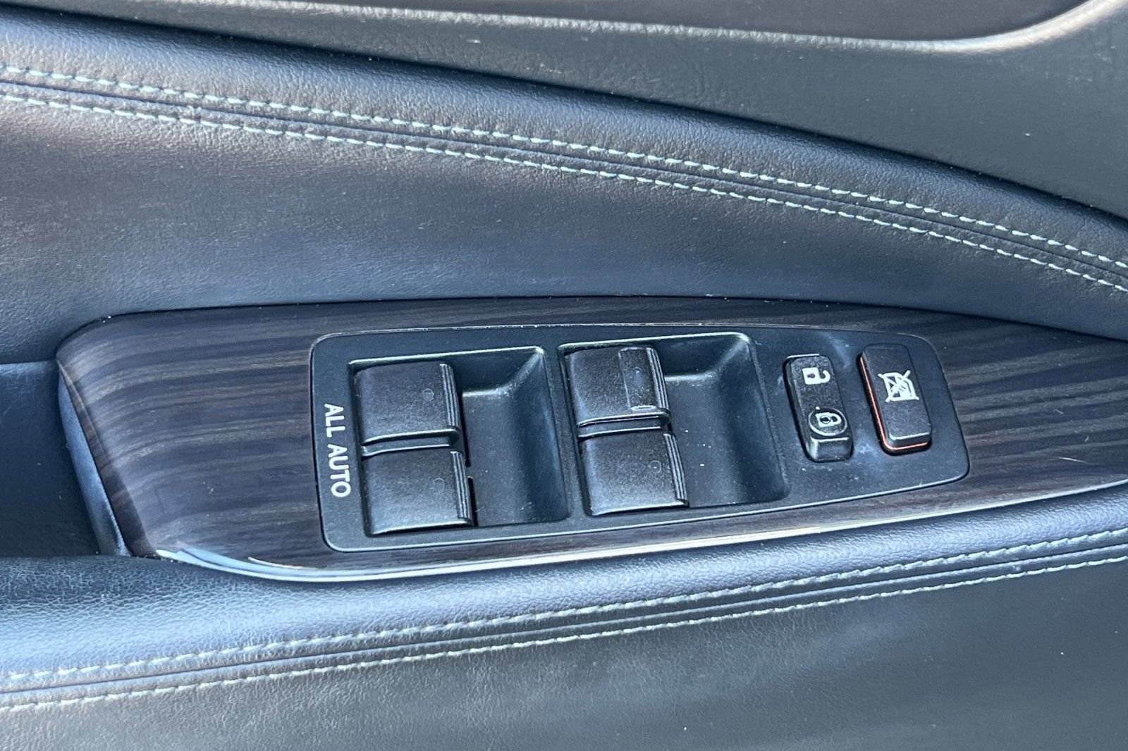 Used 2016 Lexus LS 460 w/ Comfort Package RWD image 15
