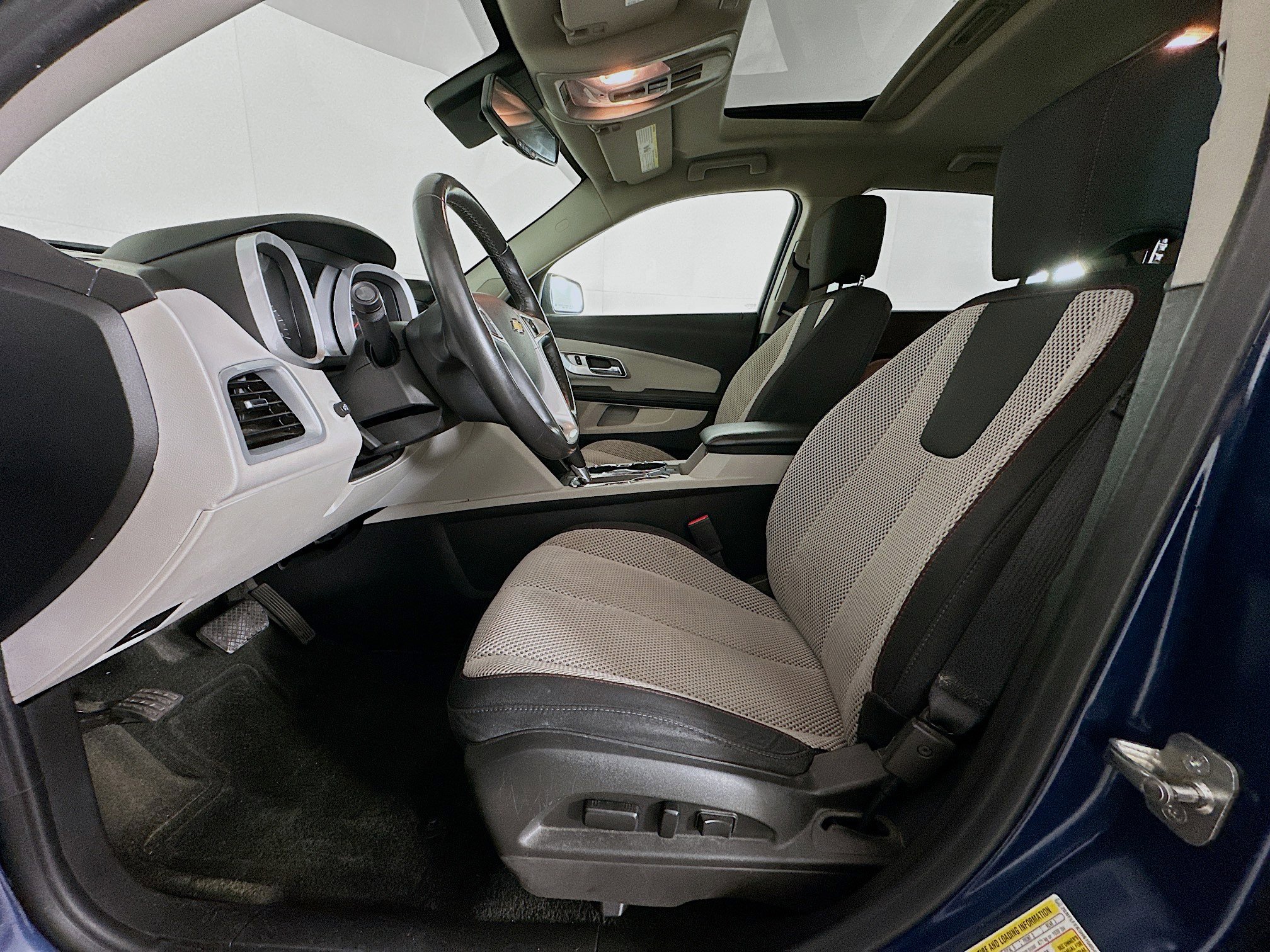 Used 2017 Chevrolet Equinox LT w/ Convenience Package image 13