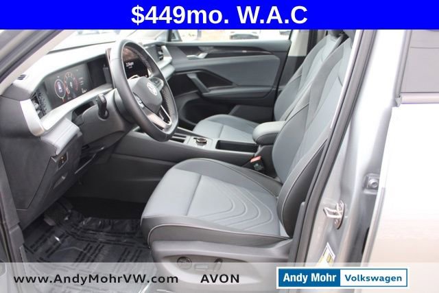 Used 2025 Volkswagen Tiguan SE AWD/4WD image 16