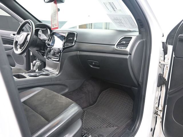 Used 2019 Jeep Grand Cherokee Altitude image 24
