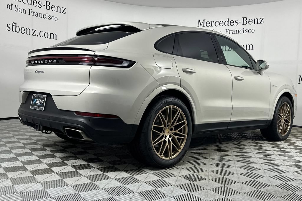 Used 2024 Porsche Cayenne Coupe AWD/4WD image 4