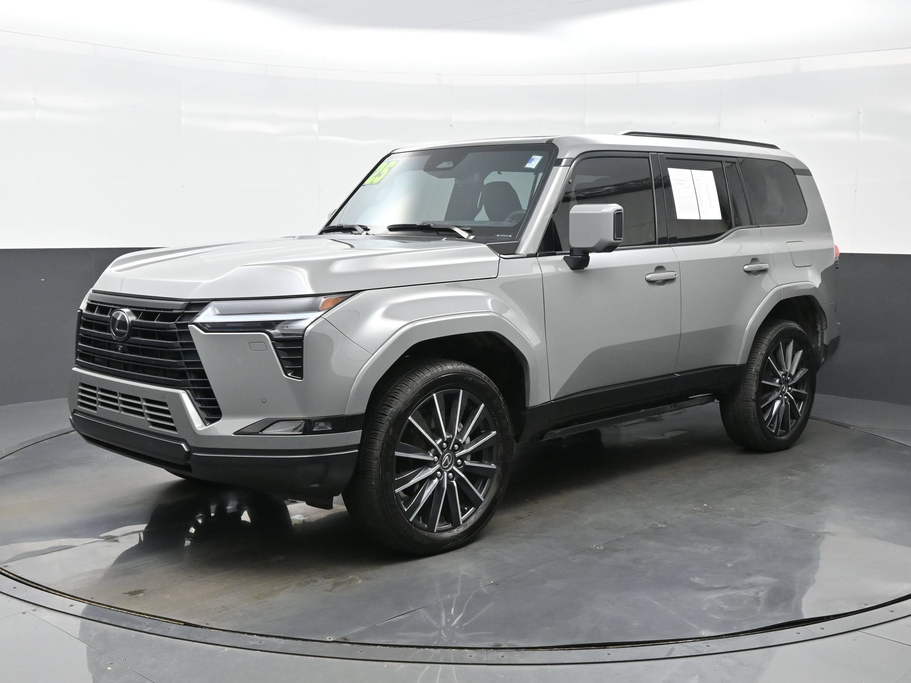 Used 2025 Lexus GX 550 w/ Accessory Package (2T) AWD/4WD image 2