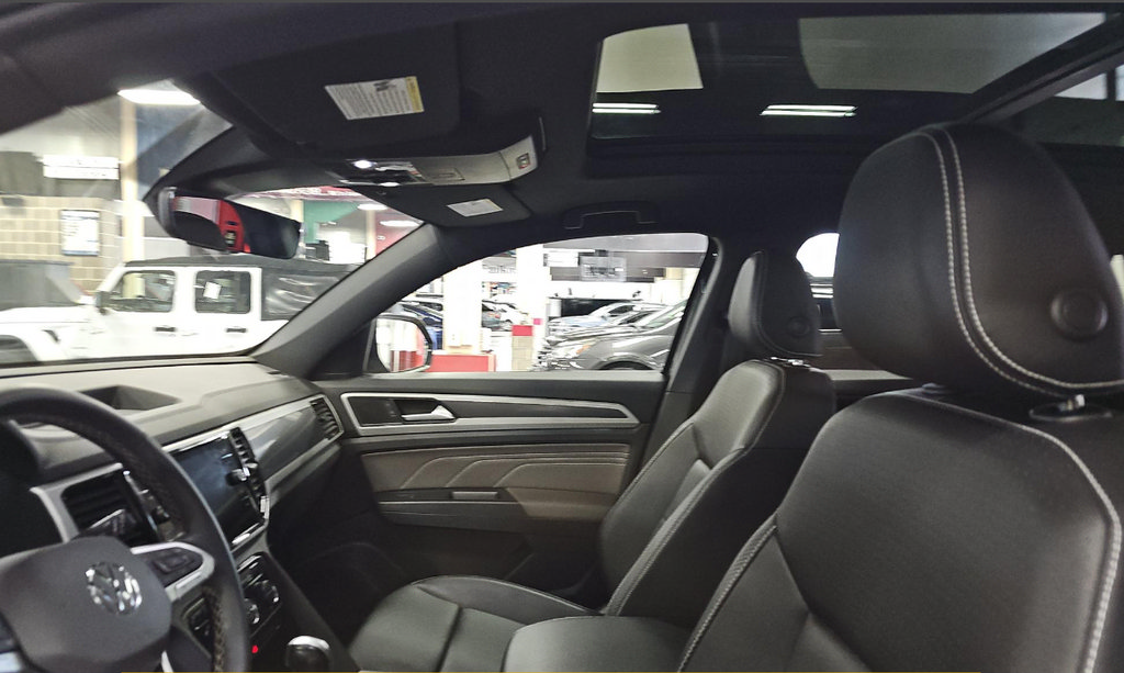 Used 2023 Volkswagen Atlas Cross Sport SEL AWD/4WD image 31