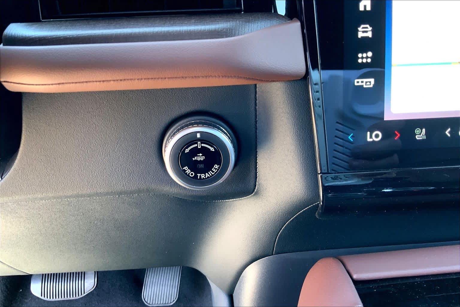 New 2026 Lincoln Navigator Reserve AWD/4WD image 19