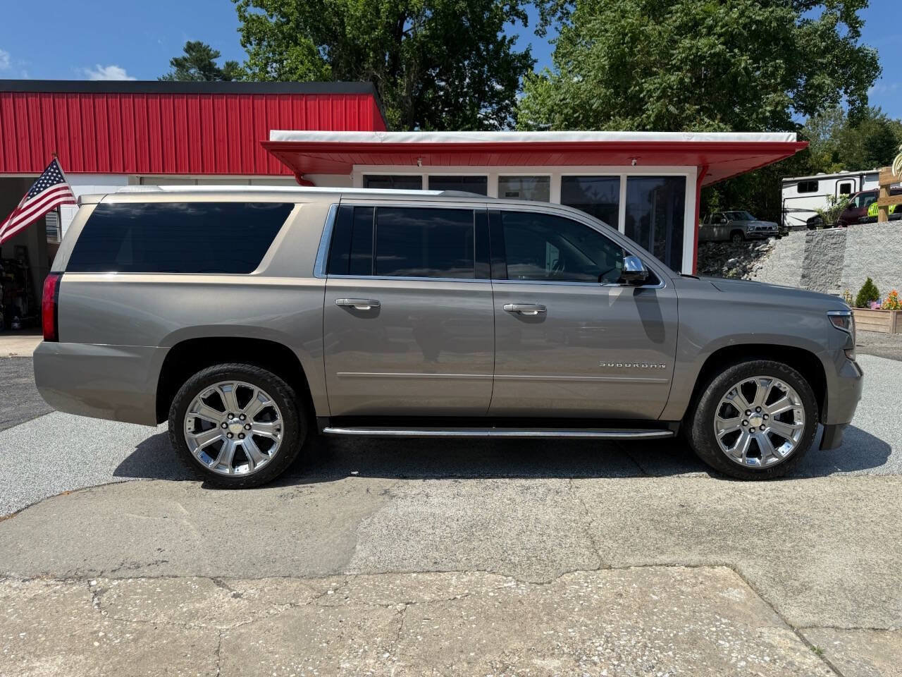 Used 2017 Chevrolet Suburban Premier AWD/4WD image 15