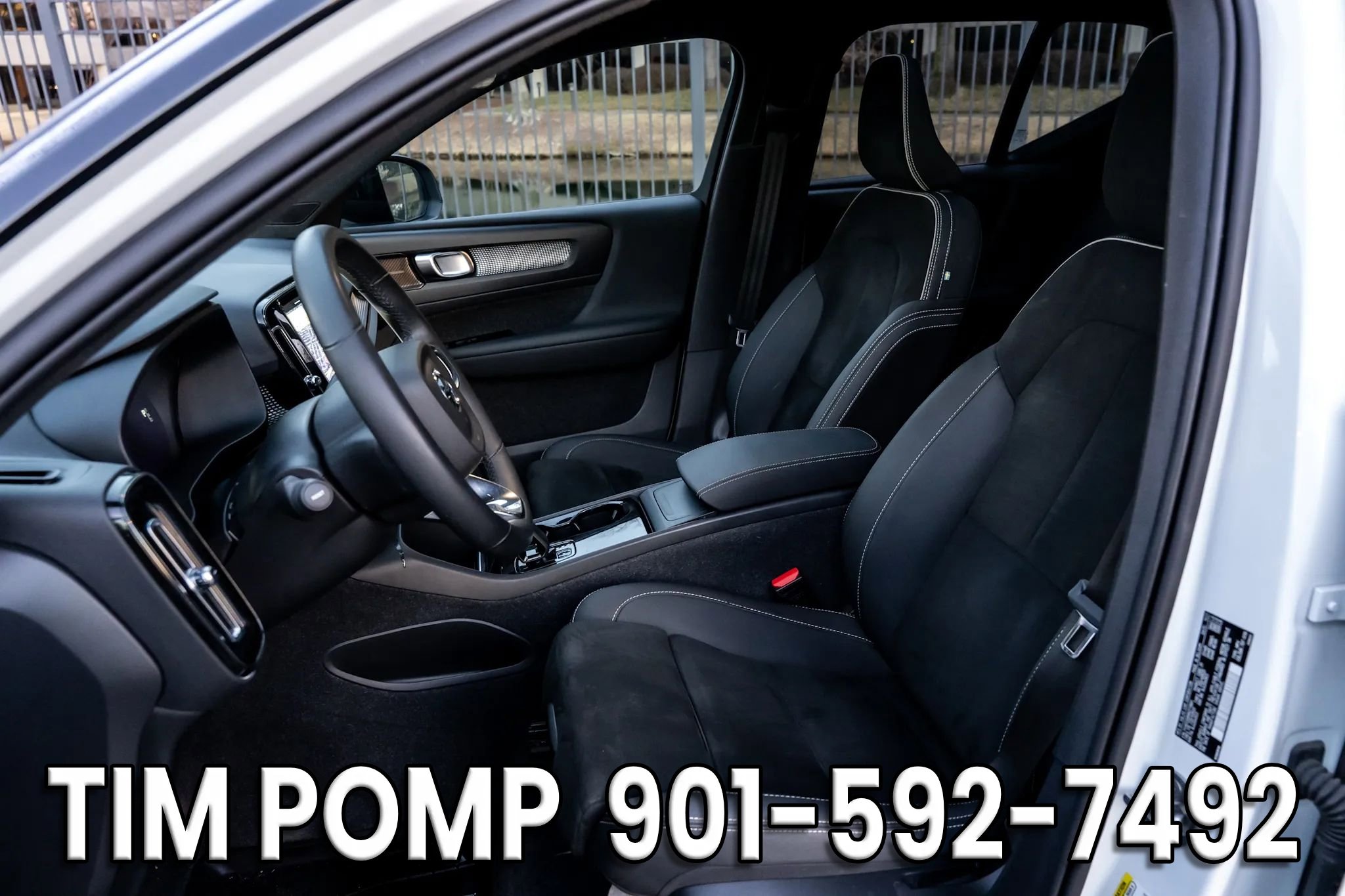 Used 2022 Volvo XC40 P8 Recharge Ultimate image 11