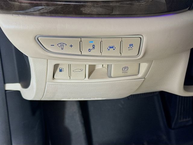 Used 2017 Genesis G90 3.3T Premium image 12