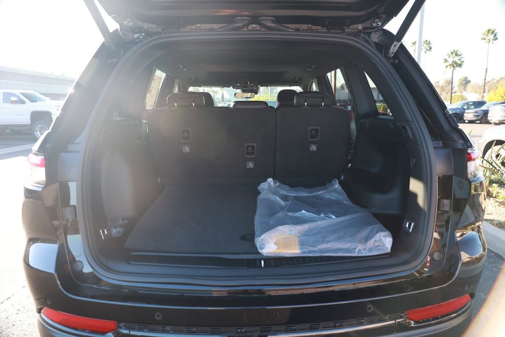 New 2025 Jeep Grand Cherokee Altitude image 30