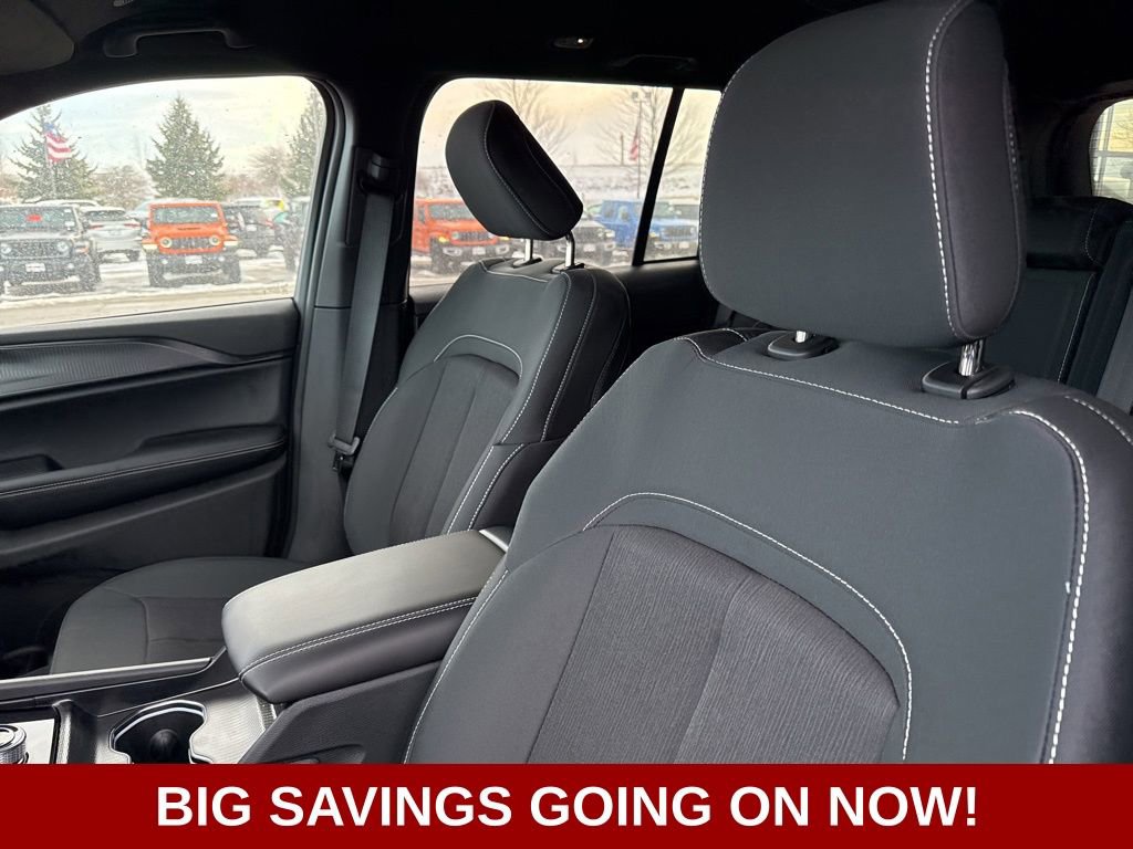 New 2025 Jeep Grand Cherokee Laredo AWD/4WD image 23