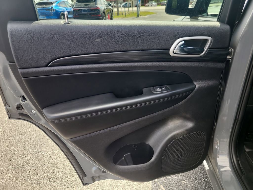 Used 2020 Jeep Grand Cherokee Altitude RWD image 9