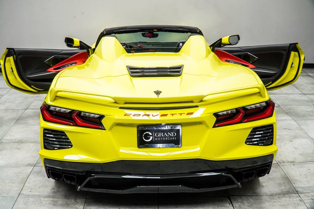 Used 2023 Chevrolet Corvette Stingray Premium Conv w/ Z51 Performance Package RWD image 17