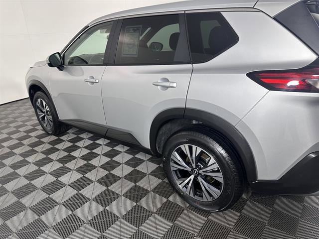 Used 2023 Nissan Rogue SV image 7