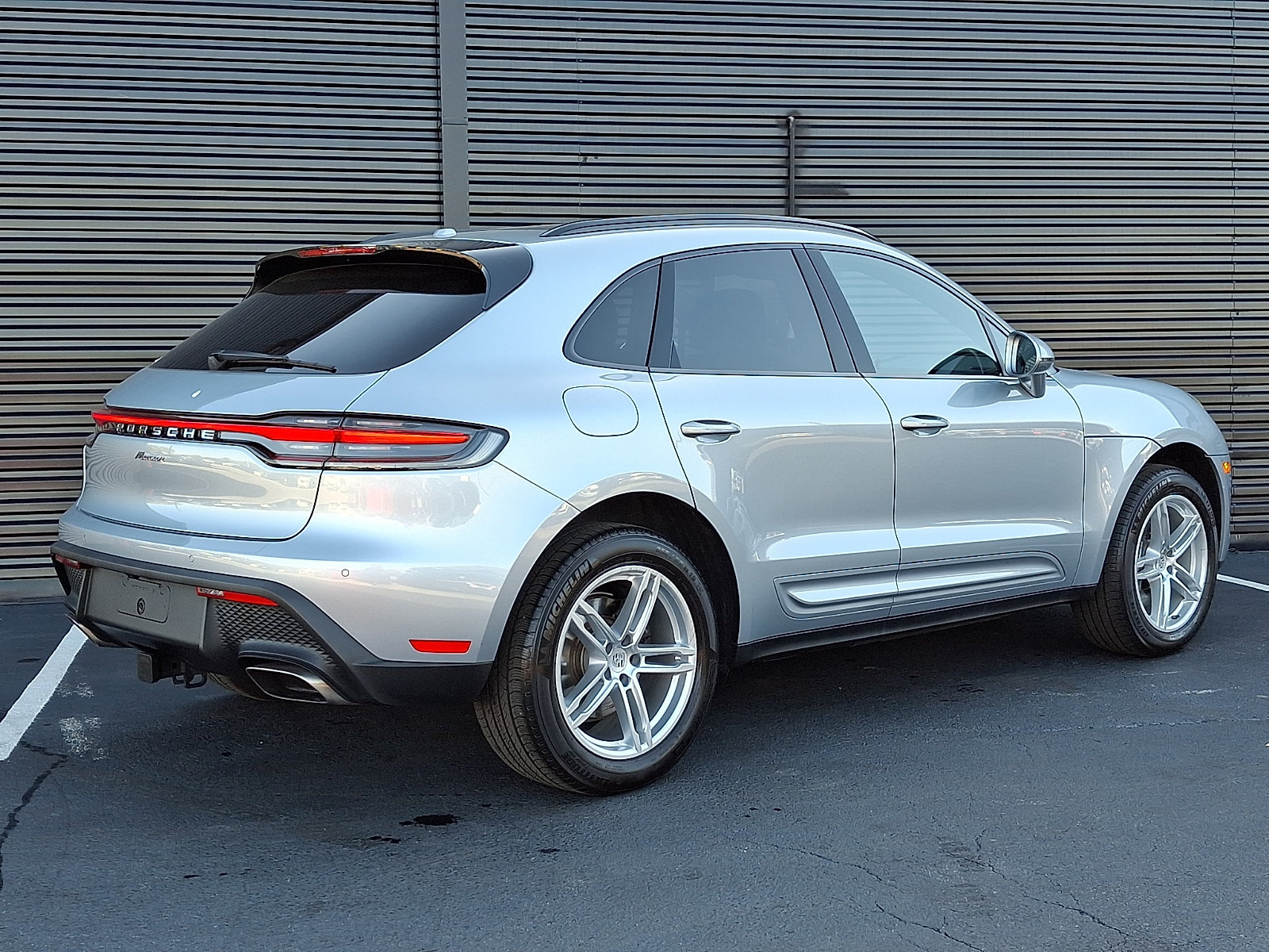 Certified 2025 Porsche Macan AWD/4WD image 7