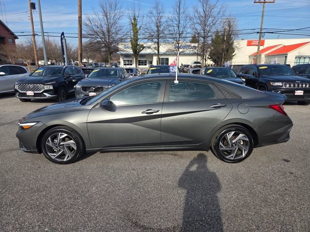 Used 2025 Hyundai Elantra Sport image 40