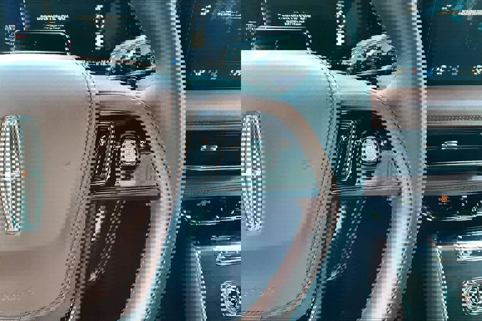 Used 2025 Lincoln Aviator Reserve image 25