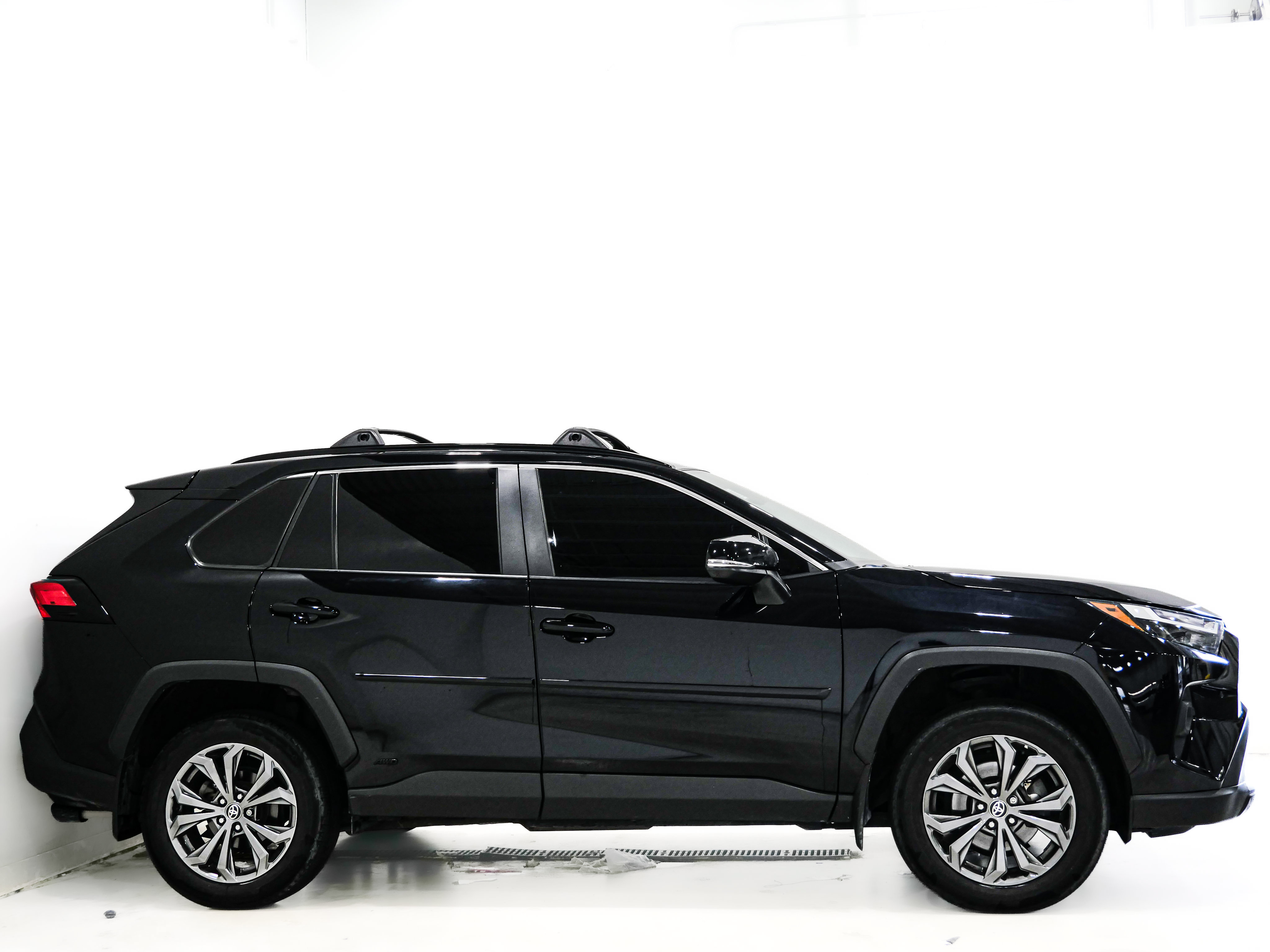 Used 2023 Toyota RAV4 XLE Premium AWD/4WD image 5