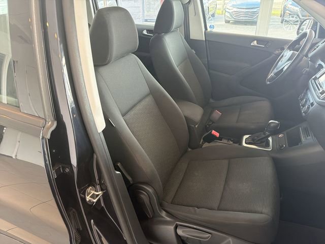 Used 2017 Volkswagen Tiguan Limited w/ Premium Package image 18