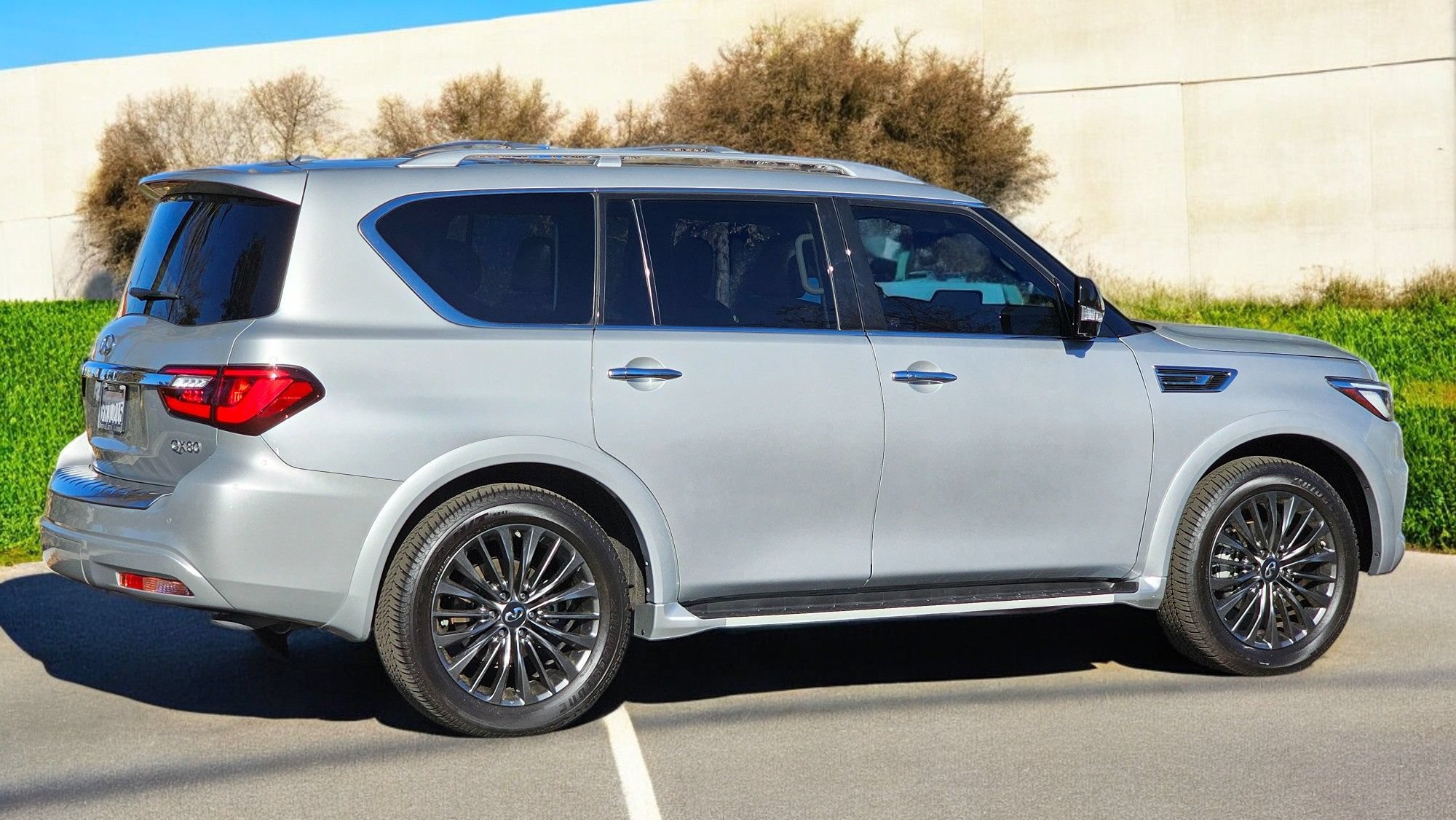 Used 2022 INFINITI QX80 Sensory w/ All-Season Package AWD/4WD image 11