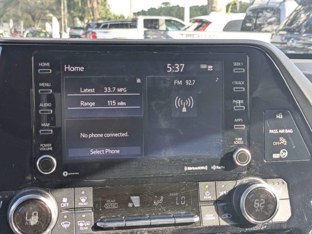 Used 2021 Toyota Highlander XLE AWD/4WD image 27
