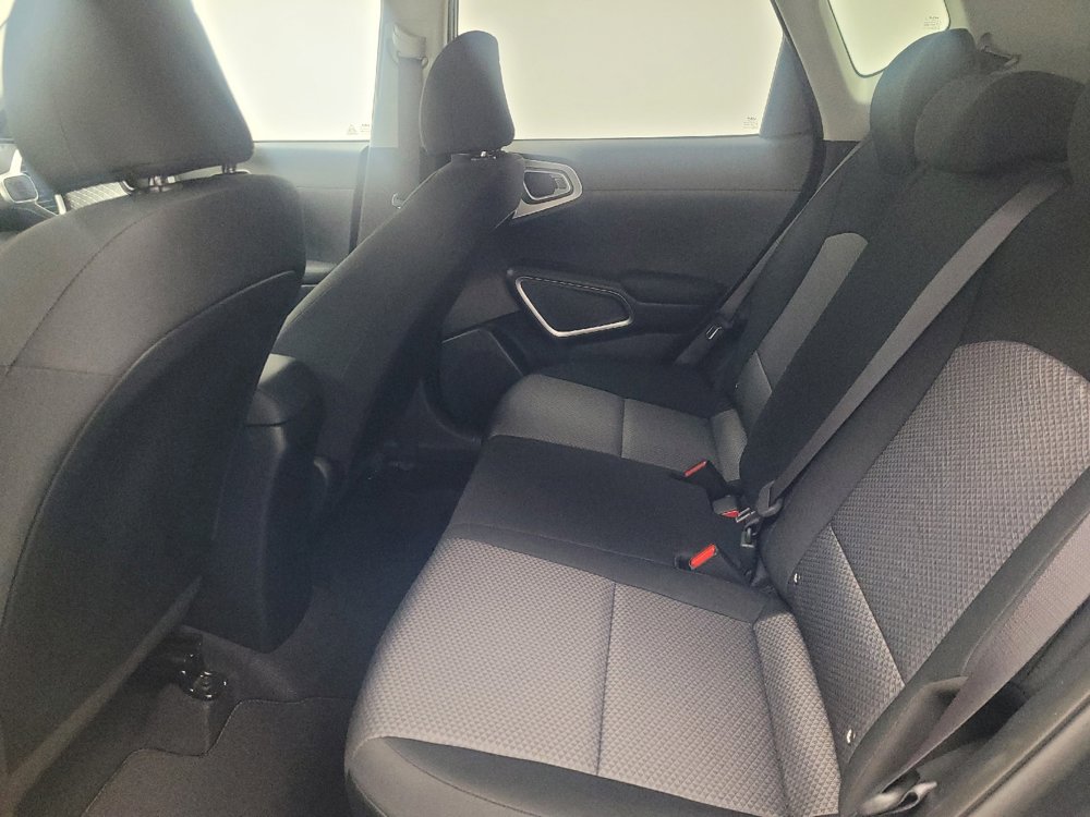 Used 2025 Kia Soul LX image 18