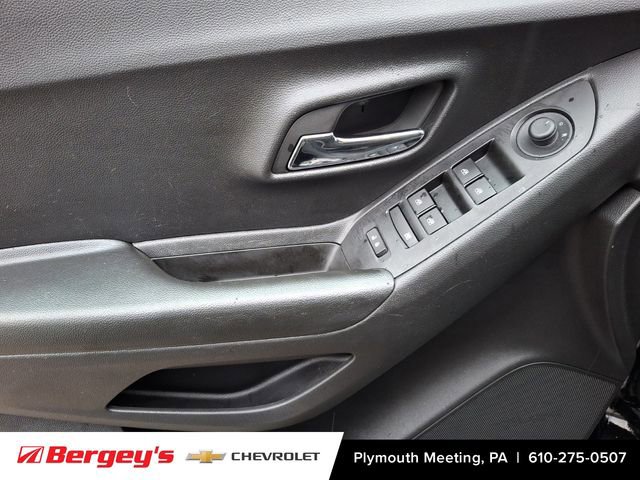 Certified 2022 Chevrolet Trax LT w/ LT Convenience Package image 15