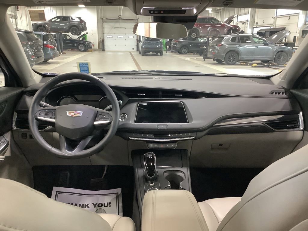 Used 2021 Cadillac XT4 Luxury w/ Cold Weather Package AWD/4WD image 7