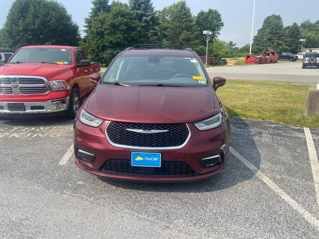 Used 2021 Chrysler Pacifica Touring FWD image 2