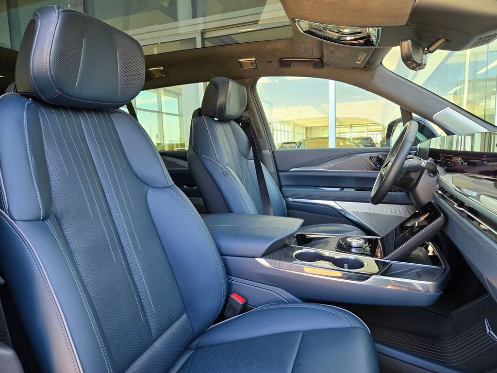 Certified 2025 Cadillac Escalade IQ Luxury 2 w/ LPO, Premium Carpet Package image 30