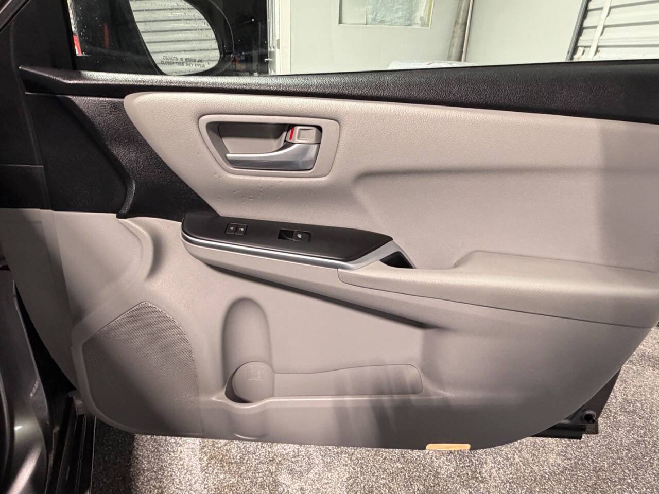 Used 2017 Toyota Camry SE w/ Moonroof Package image 19